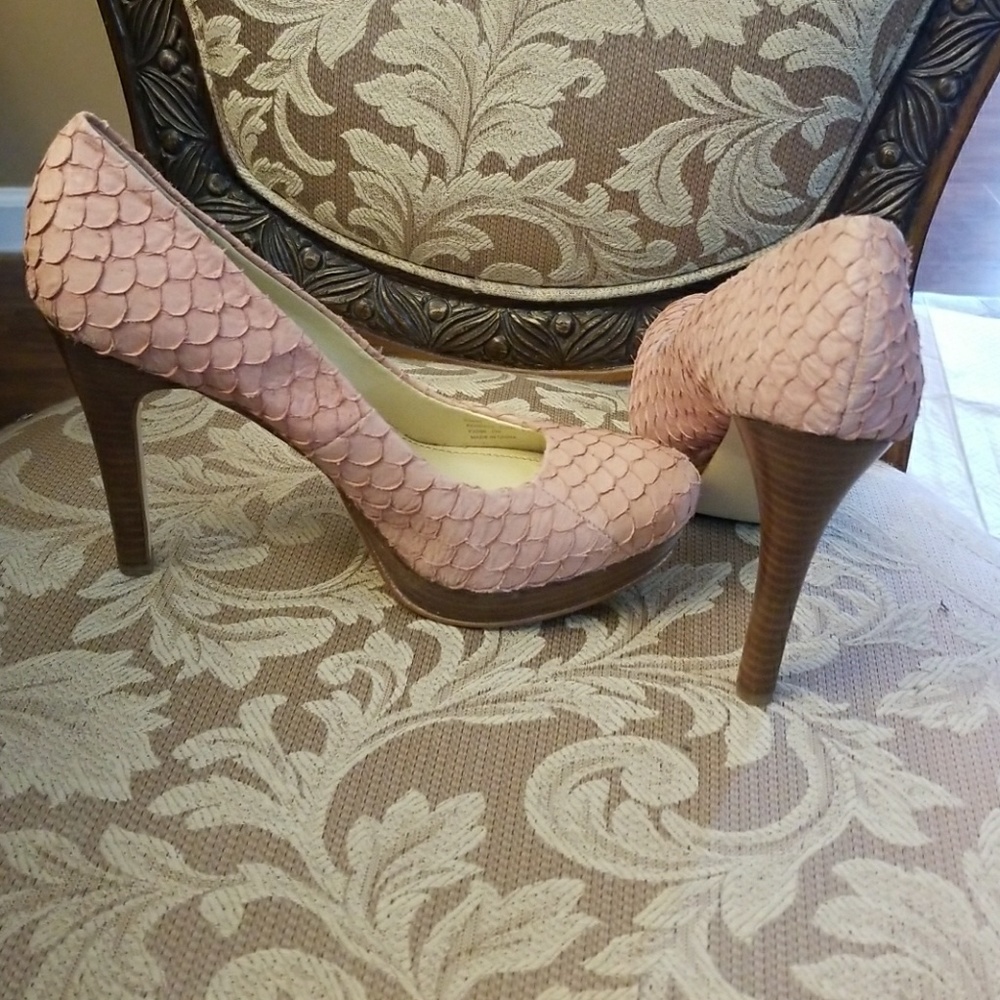 Calvin Klein Coral ish pink pumps